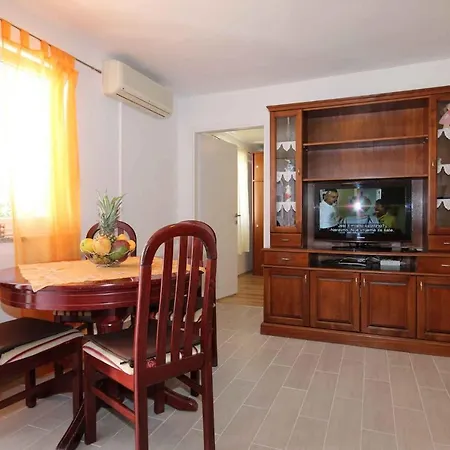 Apartment In Silo/insel Krk 13587 *